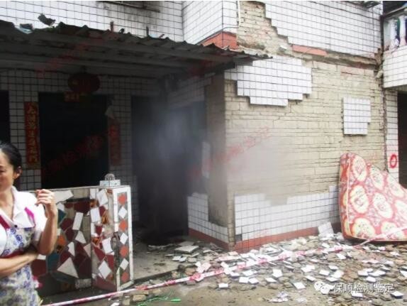 地震災(zāi)后嚴(yán)重受損的房屋 地震災(zāi)后嚴(yán)重受損的房屋